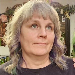 Meet your Posher,  Heather.